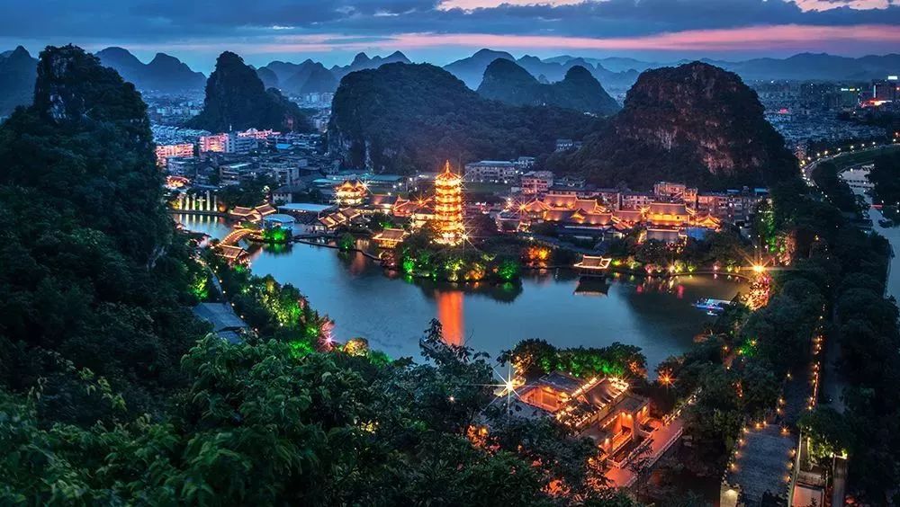 广西盛启，尊敬领导与同胞共襄盛举